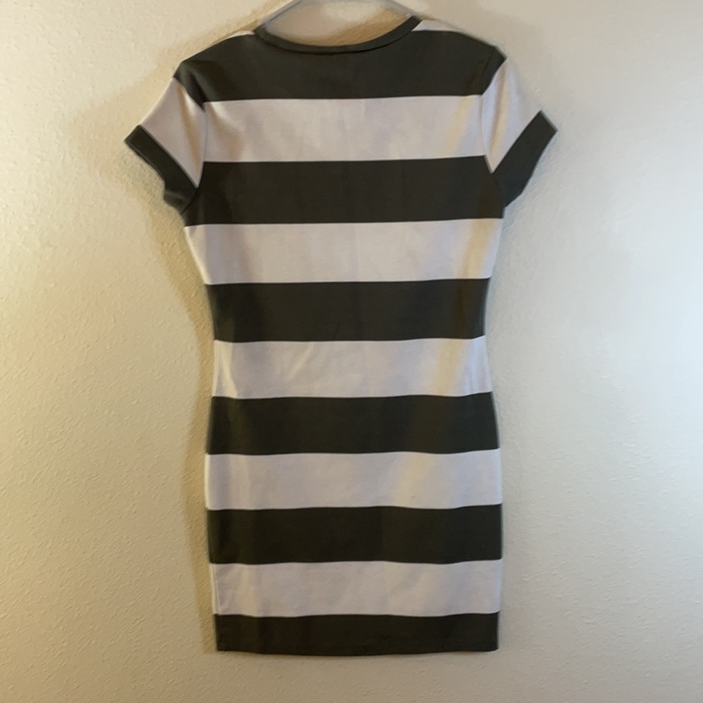 Green and white striped bodycon dress - Picture 4 of 4